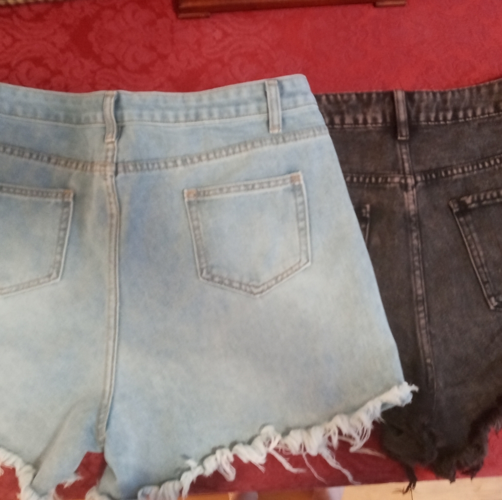 SHEIN Curvy Denim Shorts Bundle - Picture 3 of 9